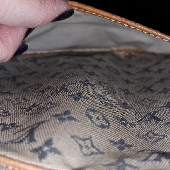 Louis Vuitton Purse - Picture 7 of 15